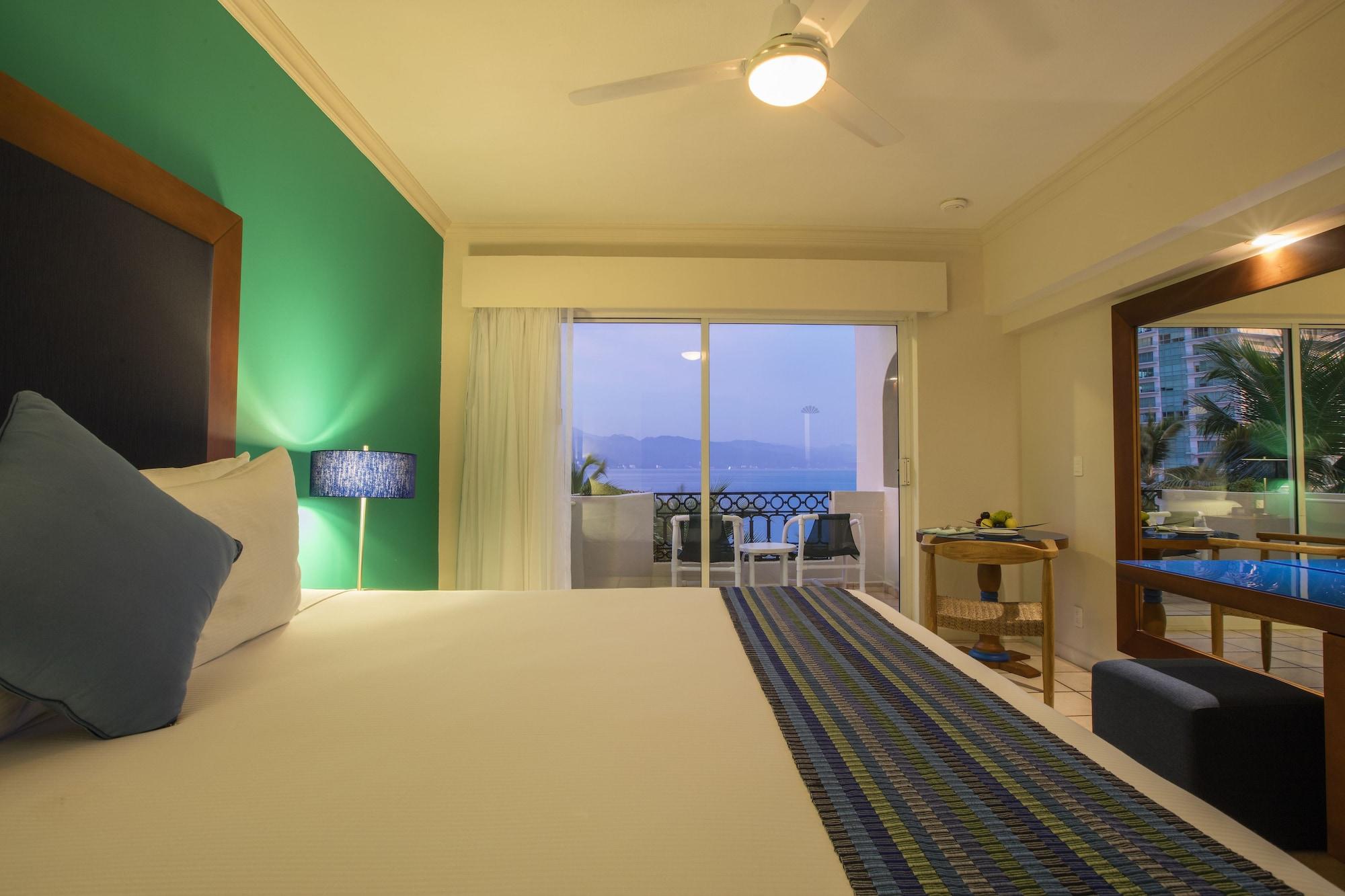 Crown Paradise Golden All Inclusive Resort - Adults Only Puerto Vallarta Exterior photo A room at the hotel
