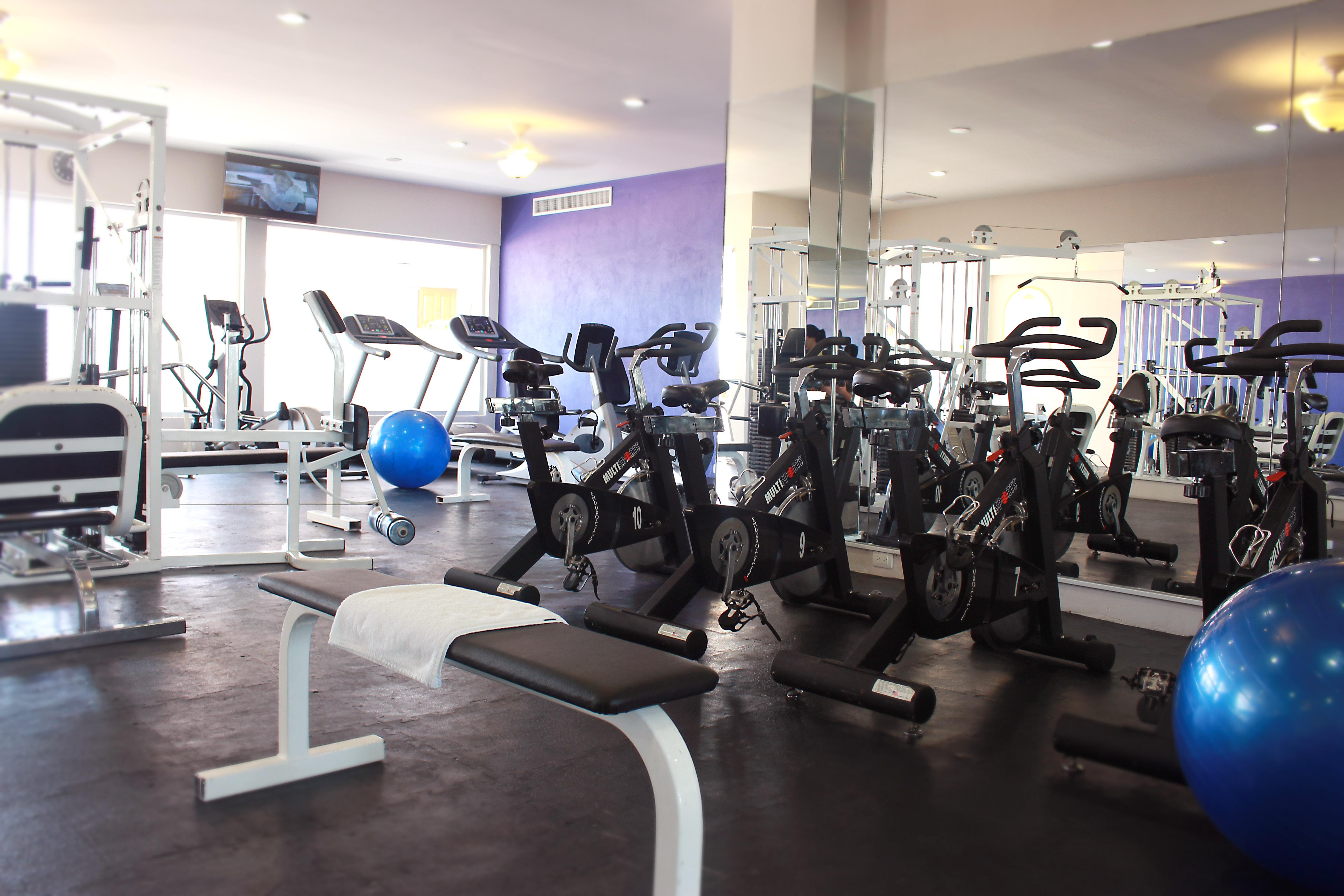 Crown Paradise Golden All Inclusive Resort - Adults Only Puerto Vallarta Exterior photo A gym in a hotel