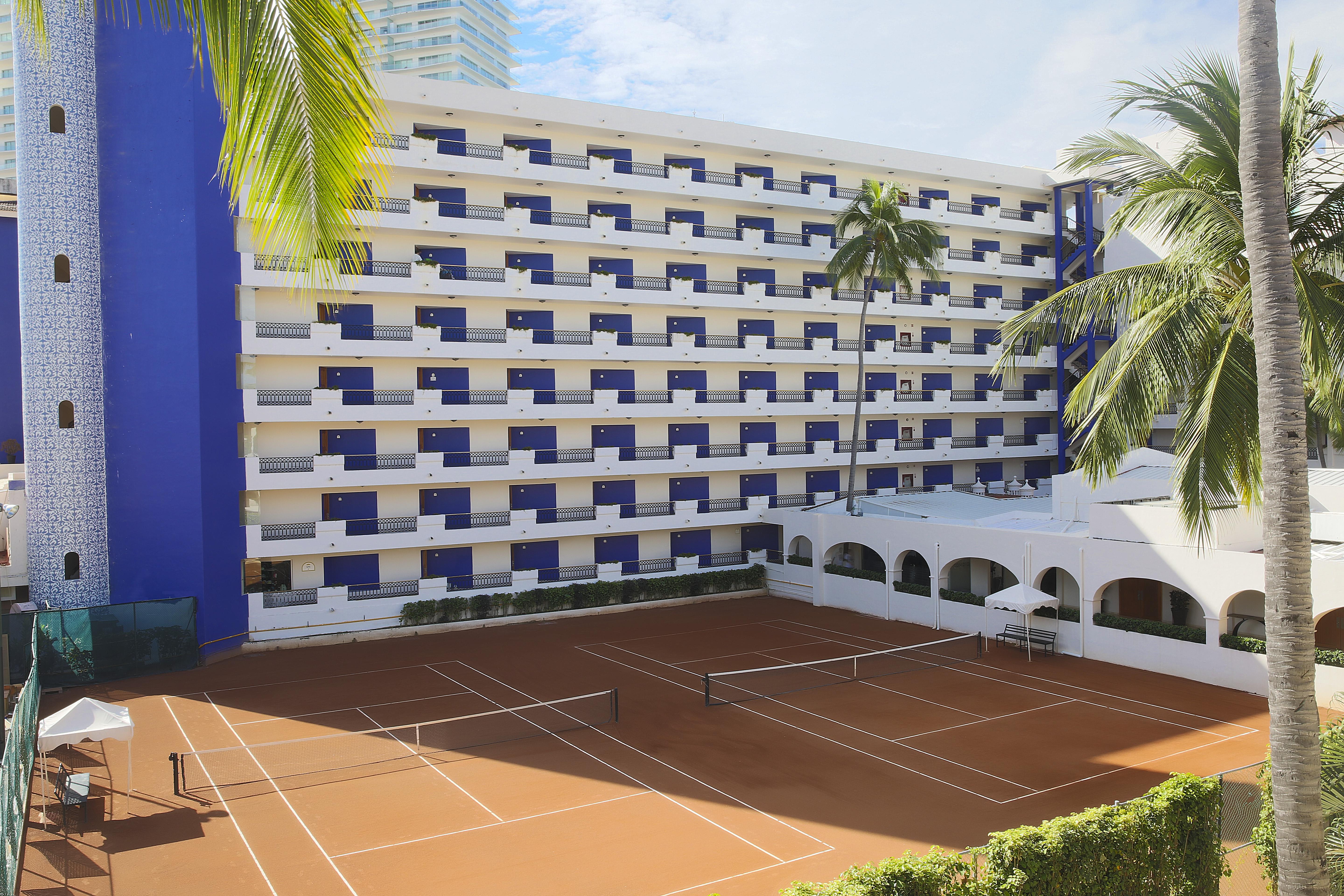 Crown Paradise Golden All Inclusive Resort - Adults Only Puerto Vallarta Exterior photo Tennis courts at the Grand Palladium Hotel