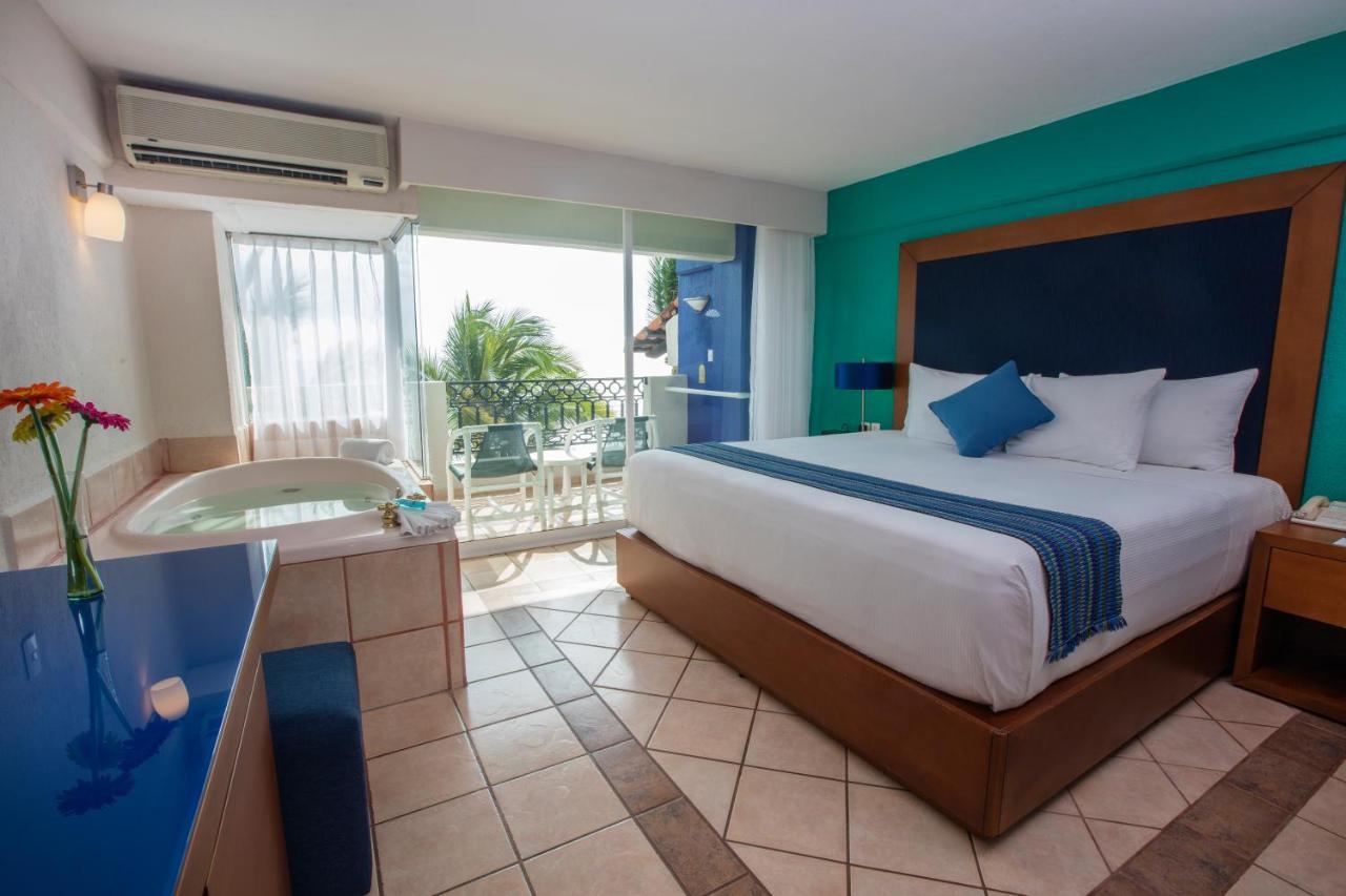 Crown Paradise Golden All Inclusive Resort - Adults Only Puerto Vallarta Exterior photo Junior Suite