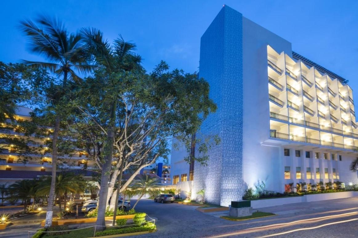 Crown Paradise Golden All Inclusive Resort - Adults Only Puerto Vallarta Exterior photo The Westin Resort and Spa, Des Moines