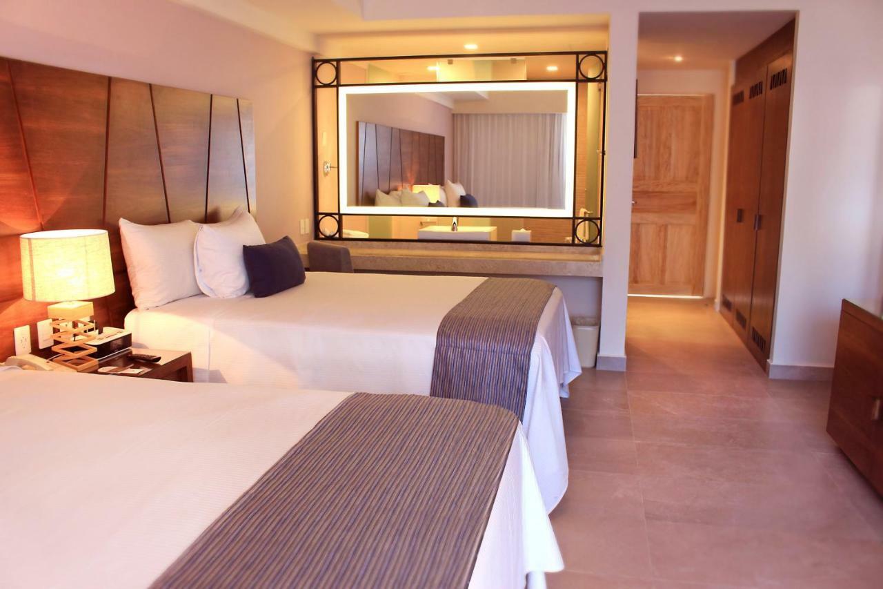 Crown Paradise Golden All Inclusive Resort - Adults Only Puerto Vallarta Exterior photo A room at the hotel